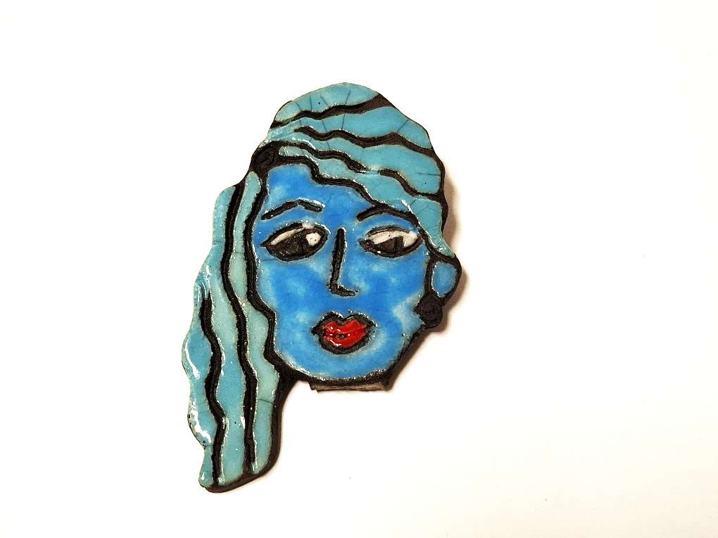 Brosche mit blauem Gesichtsporträt