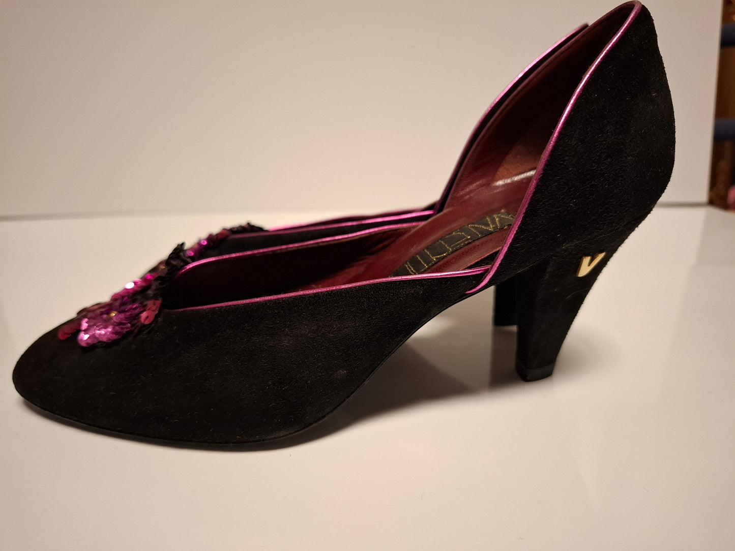 Vintage Leder High Heels mit lila Pailletten Blumen von Valentina gr 38.5 Made in Italy