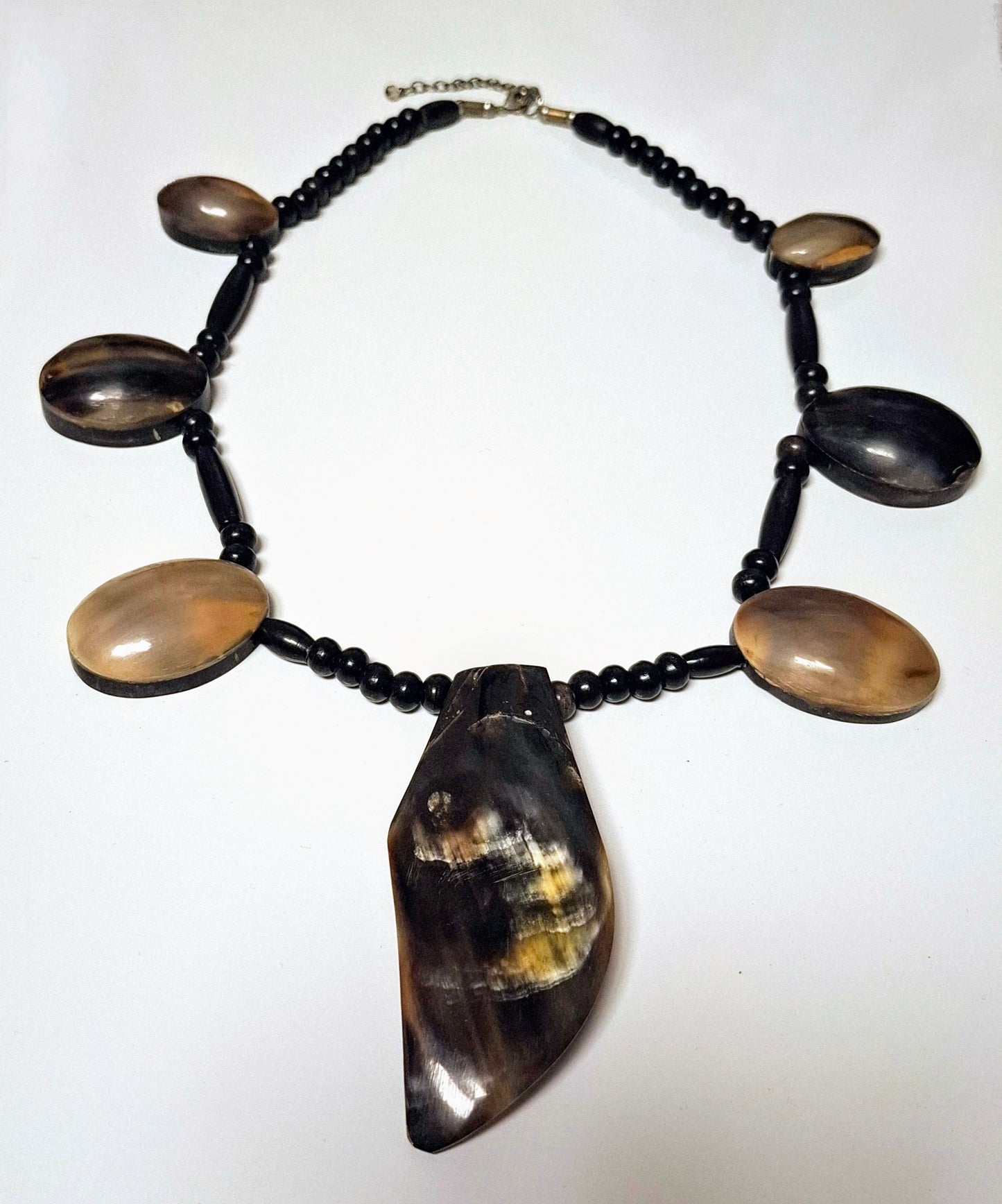 Vintage geschnitzte Halskette