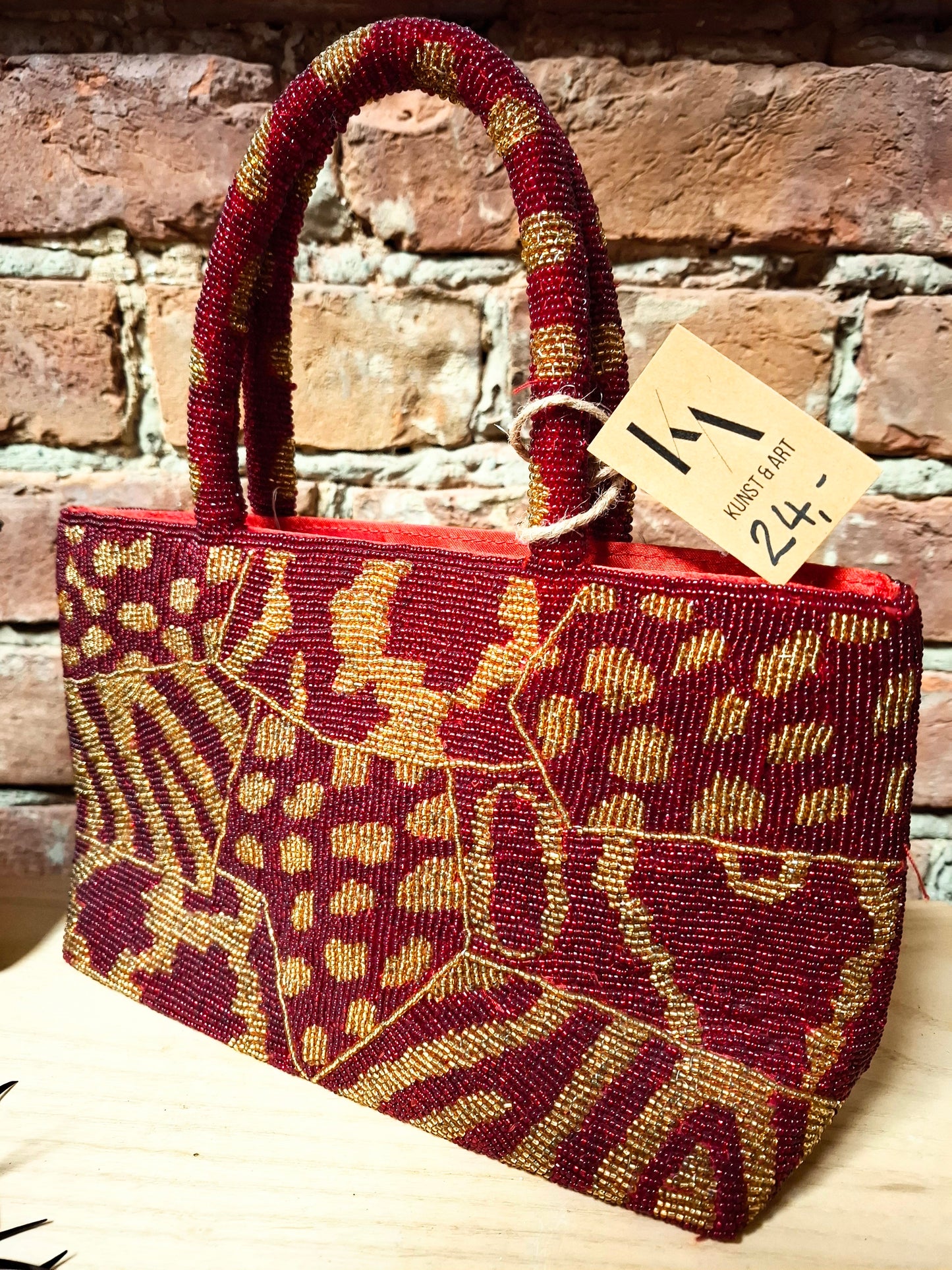 Rote und goldene Vintage-Tasche mit Perlen
