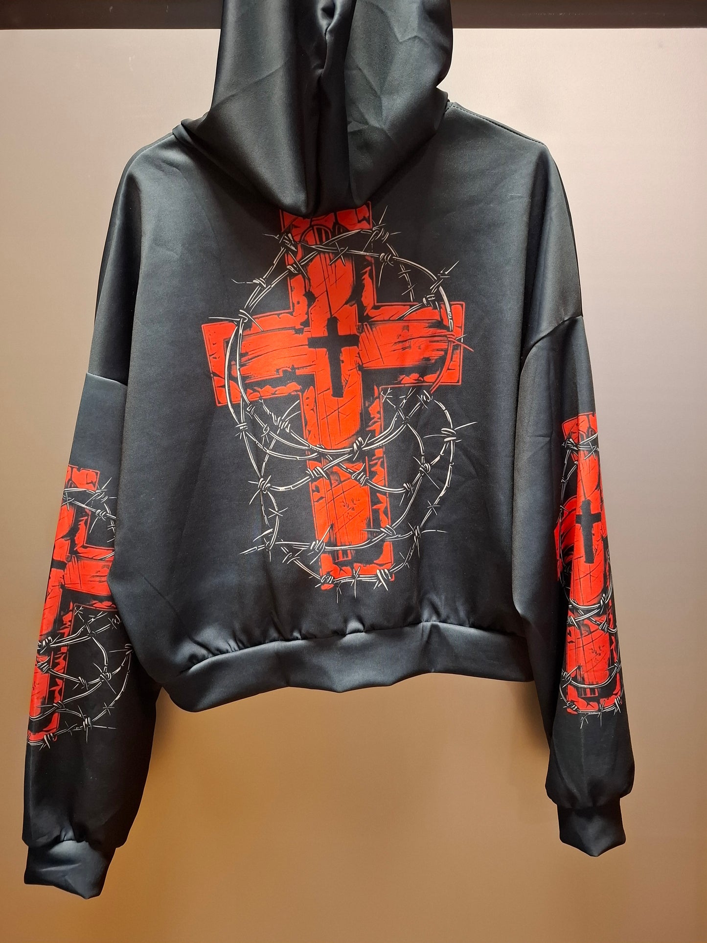 Hoodie mit Kreuzmotiv, Herz und Stacheldraht