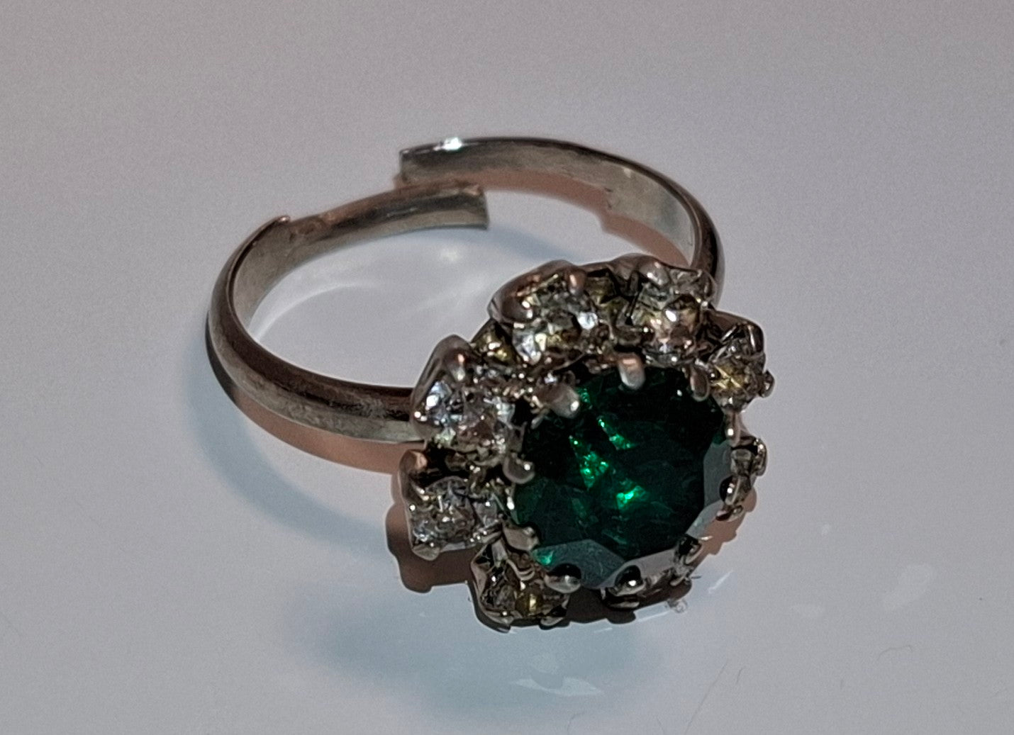 Verstellbarer Vintage Ring mit Smaragdgrün