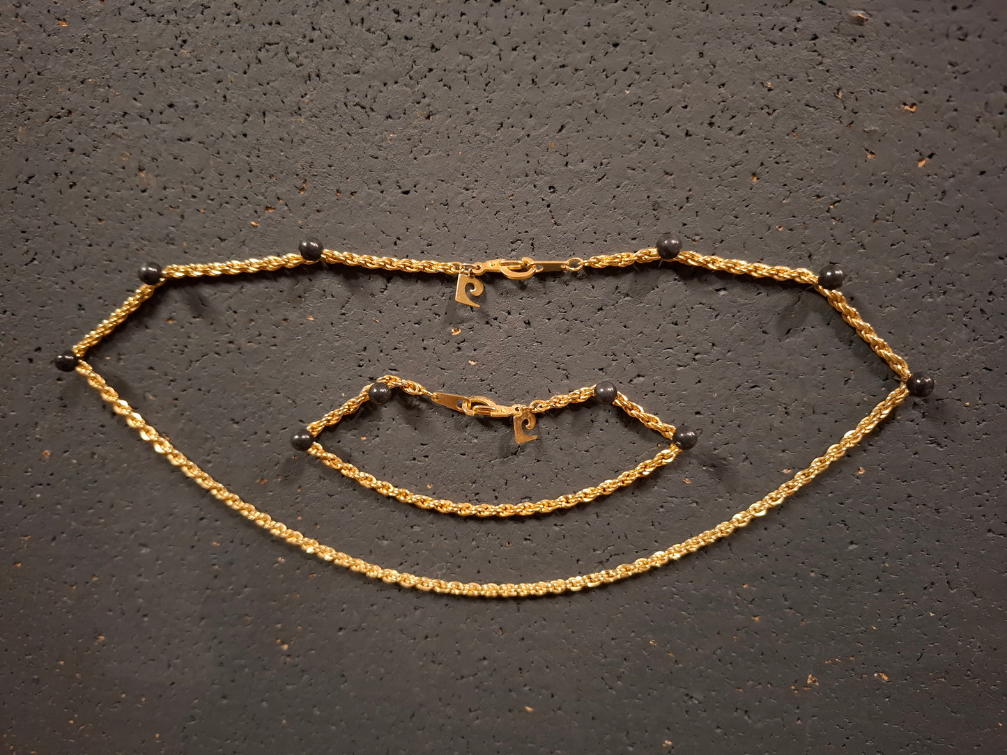 Retro-vergoldetes Twist-Set, Halskette und Armband von Pierre Cardin