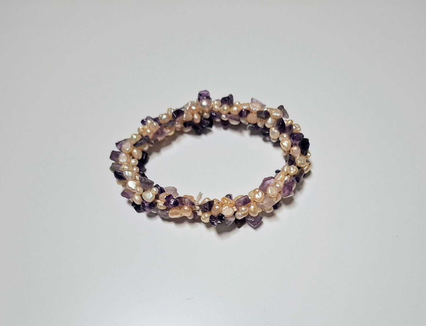 Amethyst- und Perlenarmband