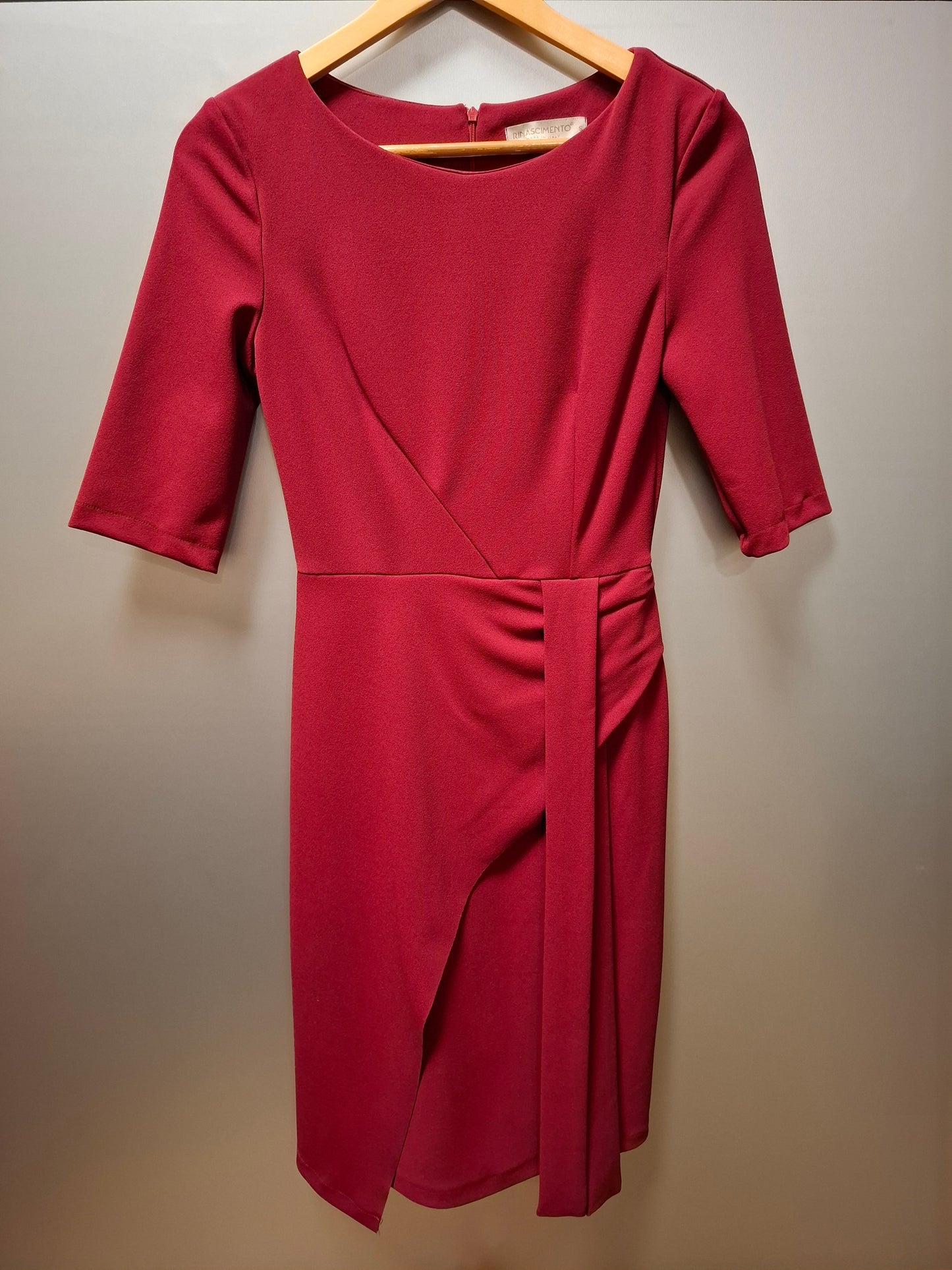 Elegantes weinrotes italienisches Designerkleid von Rinascimento