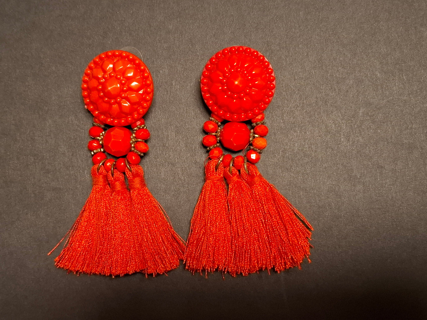 Rote Büschelohrringe