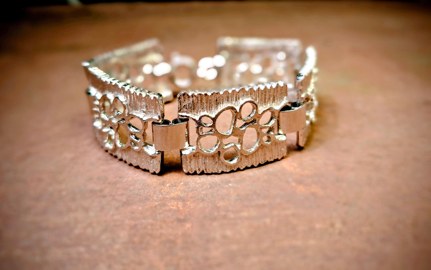 Auffälliges Retro-Armband