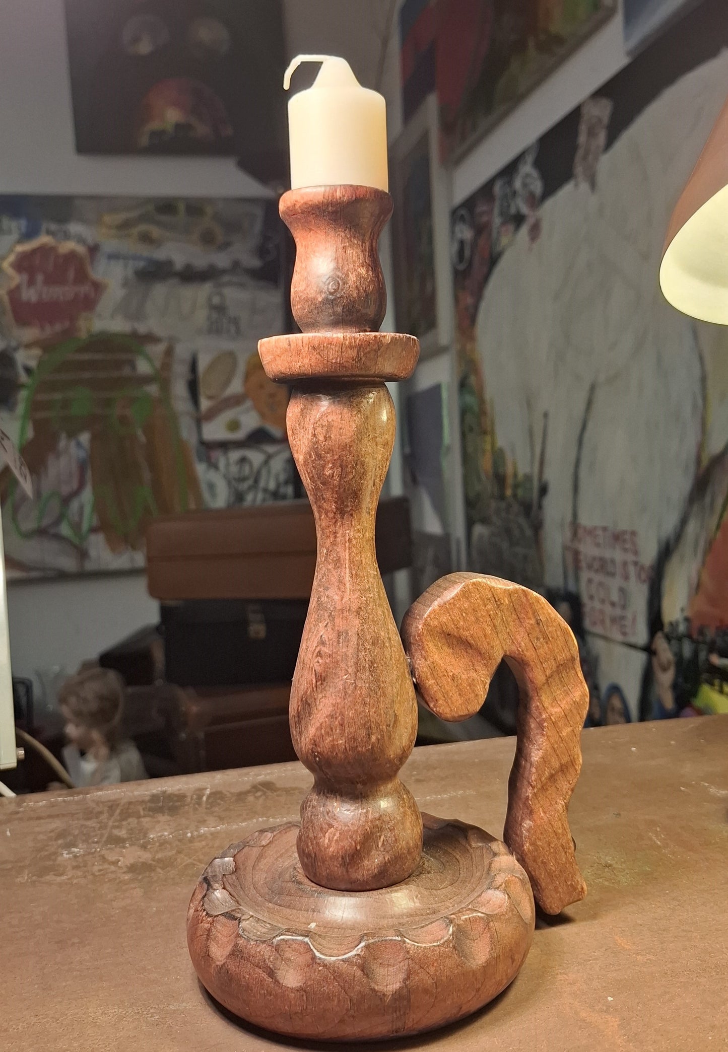 Vintage geschnitzter Kerzenständer aus Holz mit Griff