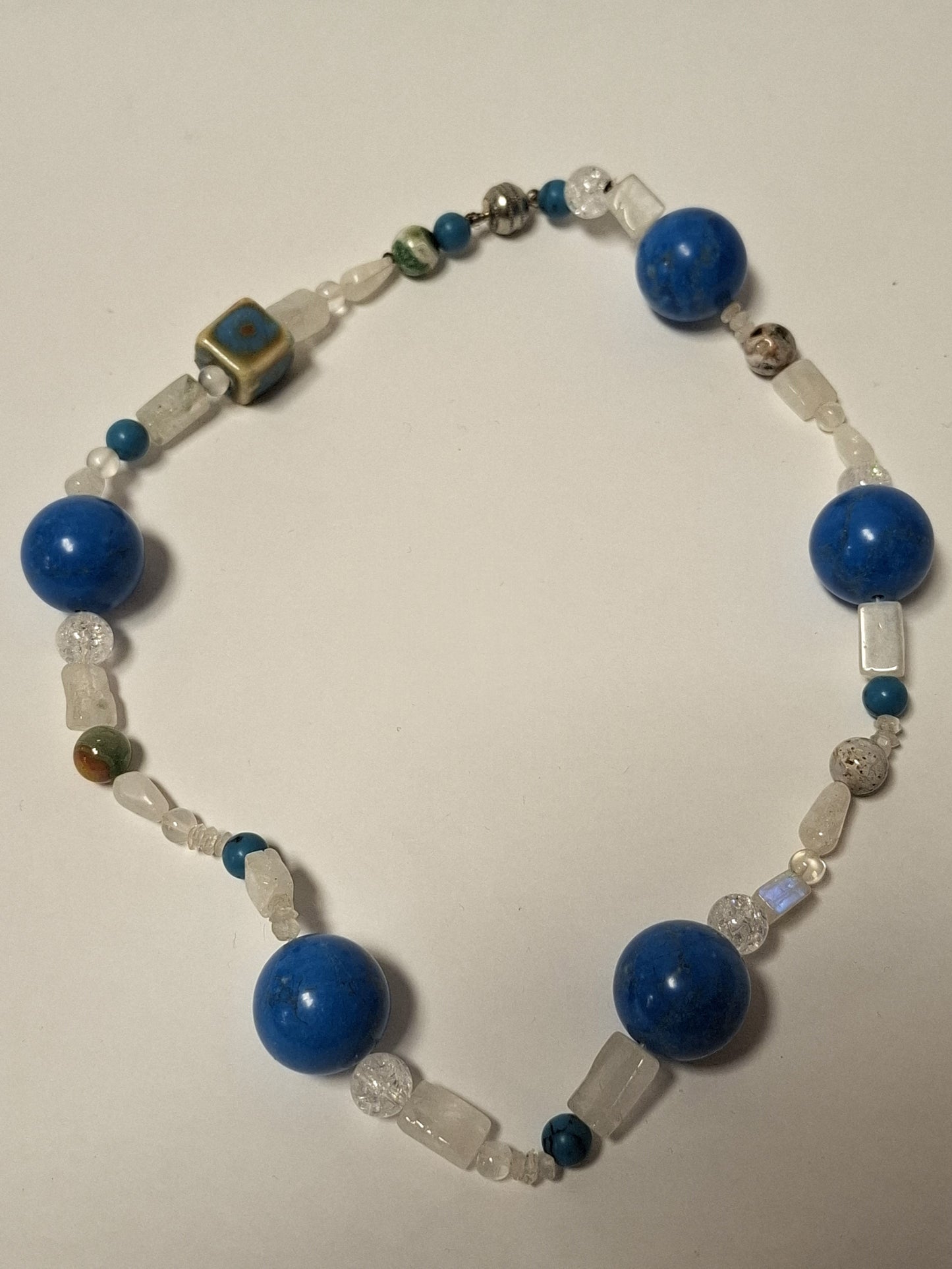 Halskette aus Halbedelsteinen