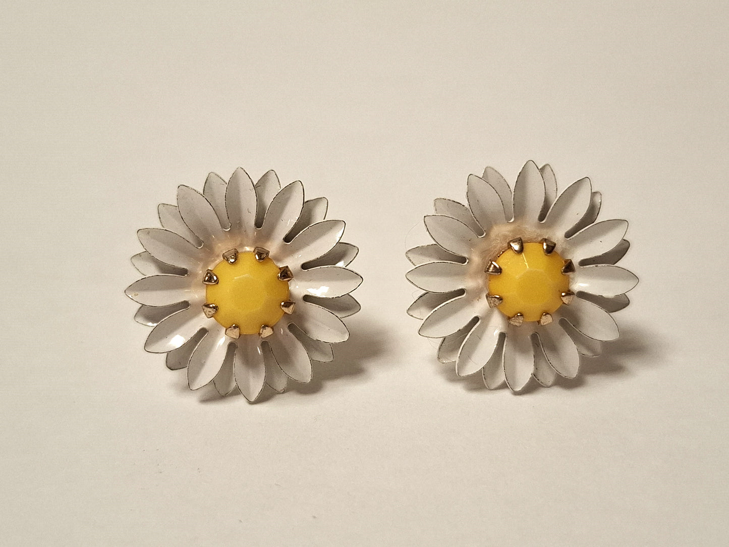 Ohrstecker in Gänseblümchenform