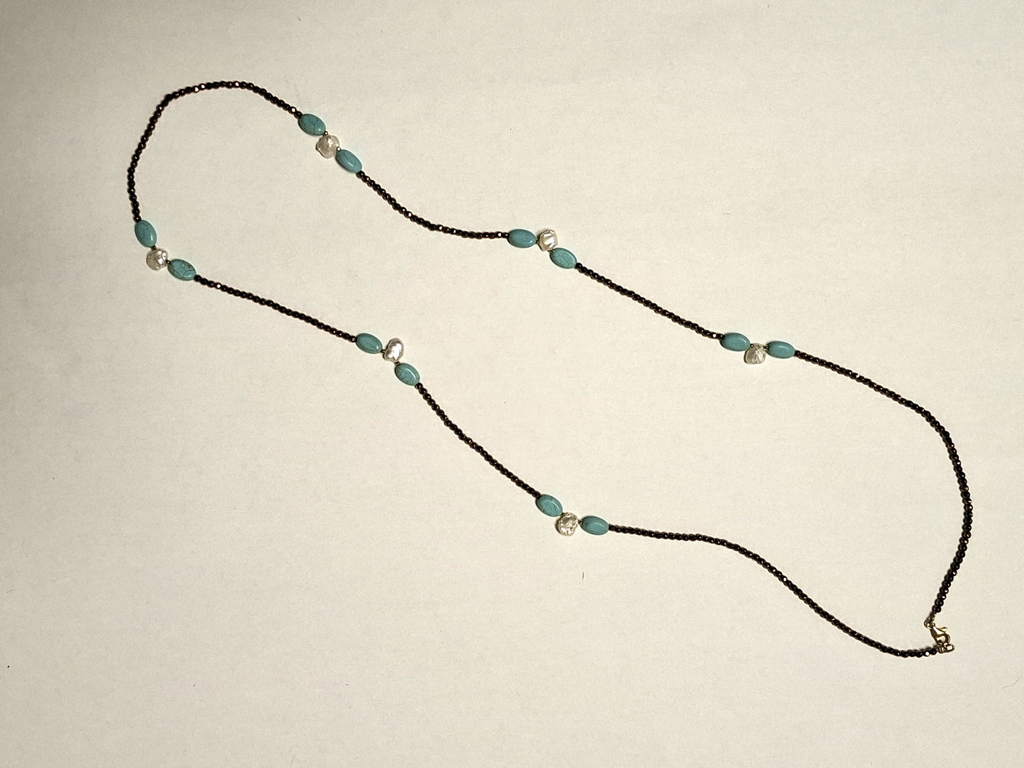 Lange Halskette mit Türkis und Perlen