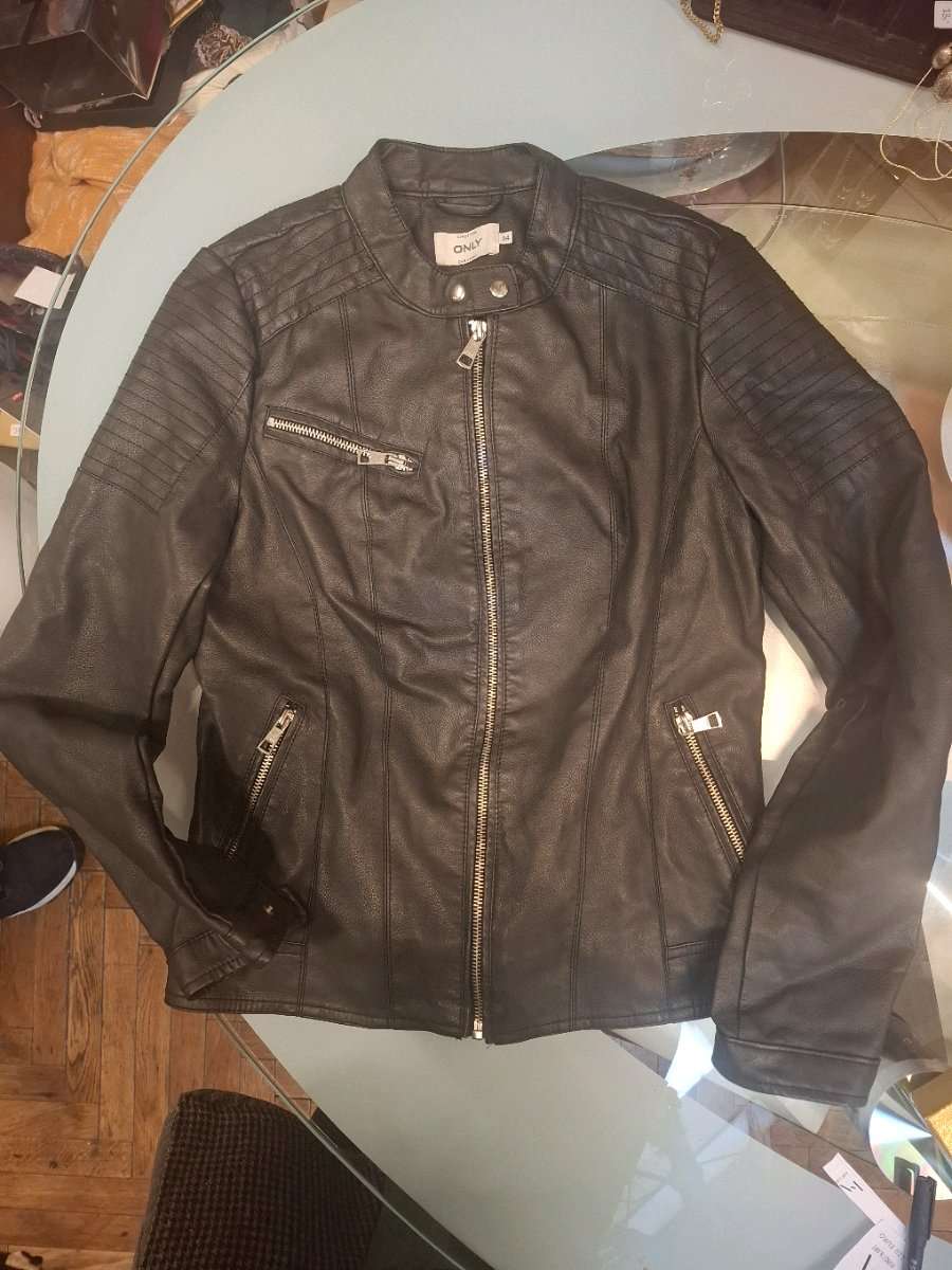 Jacke von Only Fauxleder Gr. 34