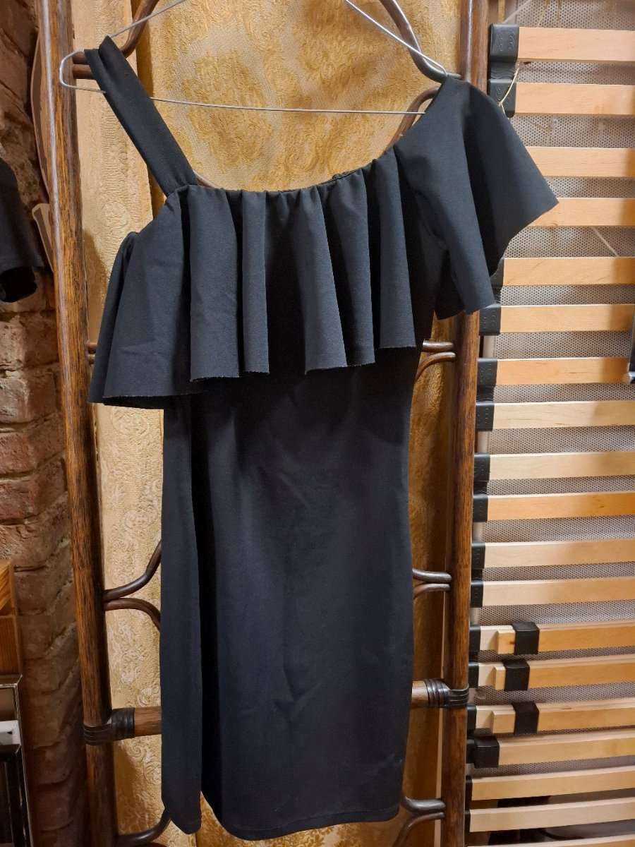 Kleines schwarzes Kleid, Rüschen Gr. S