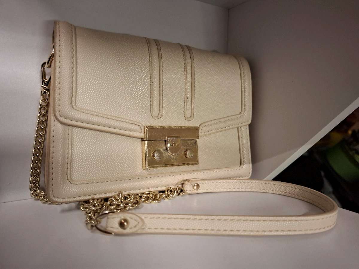 KLEINE HANDTASCHE VON SEIDENFELT