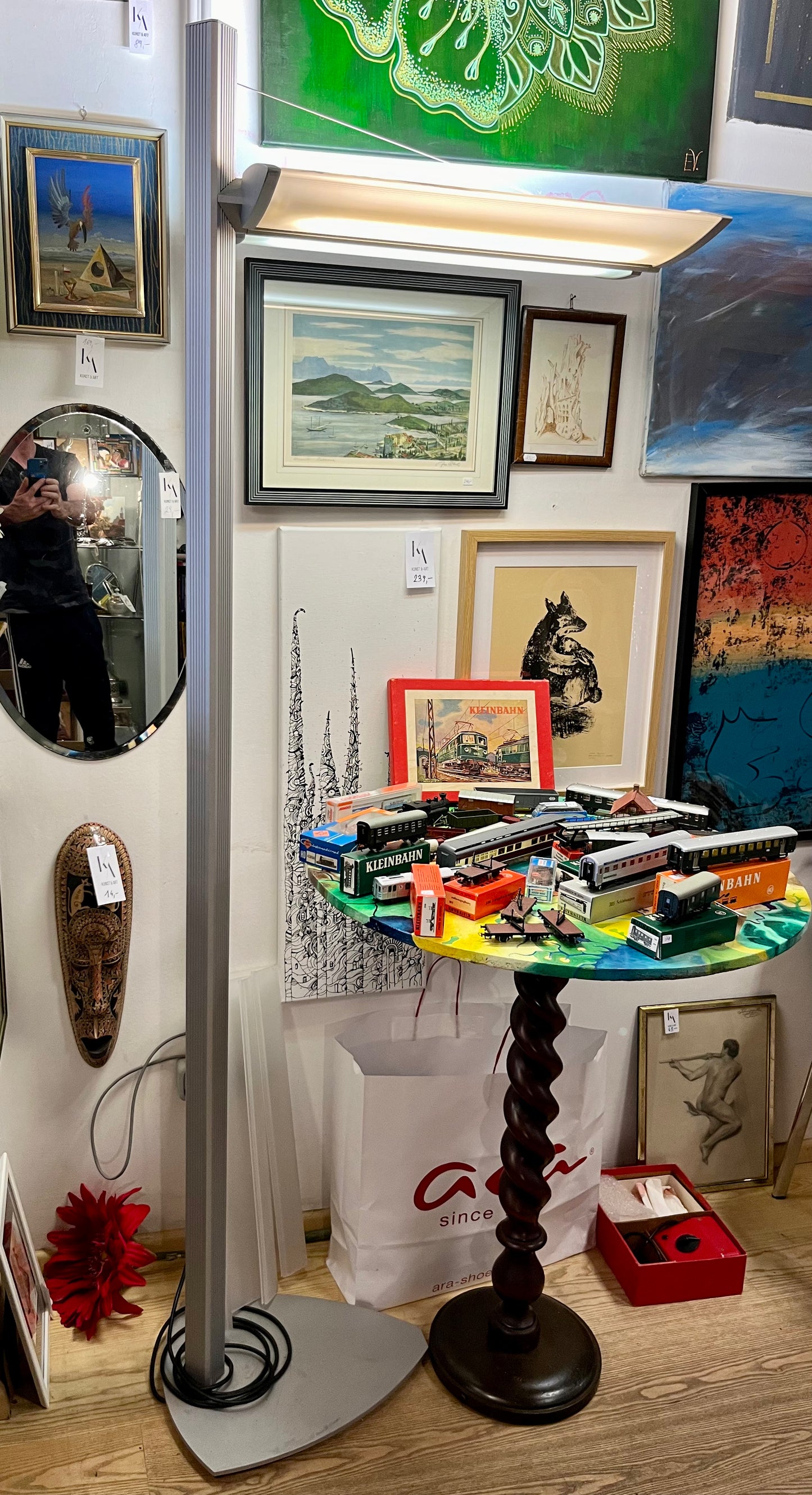 Große Standlampe Neon