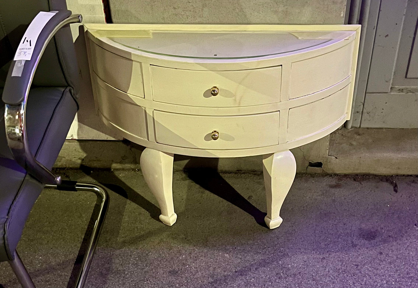 Vintage Beistelltisch Wand