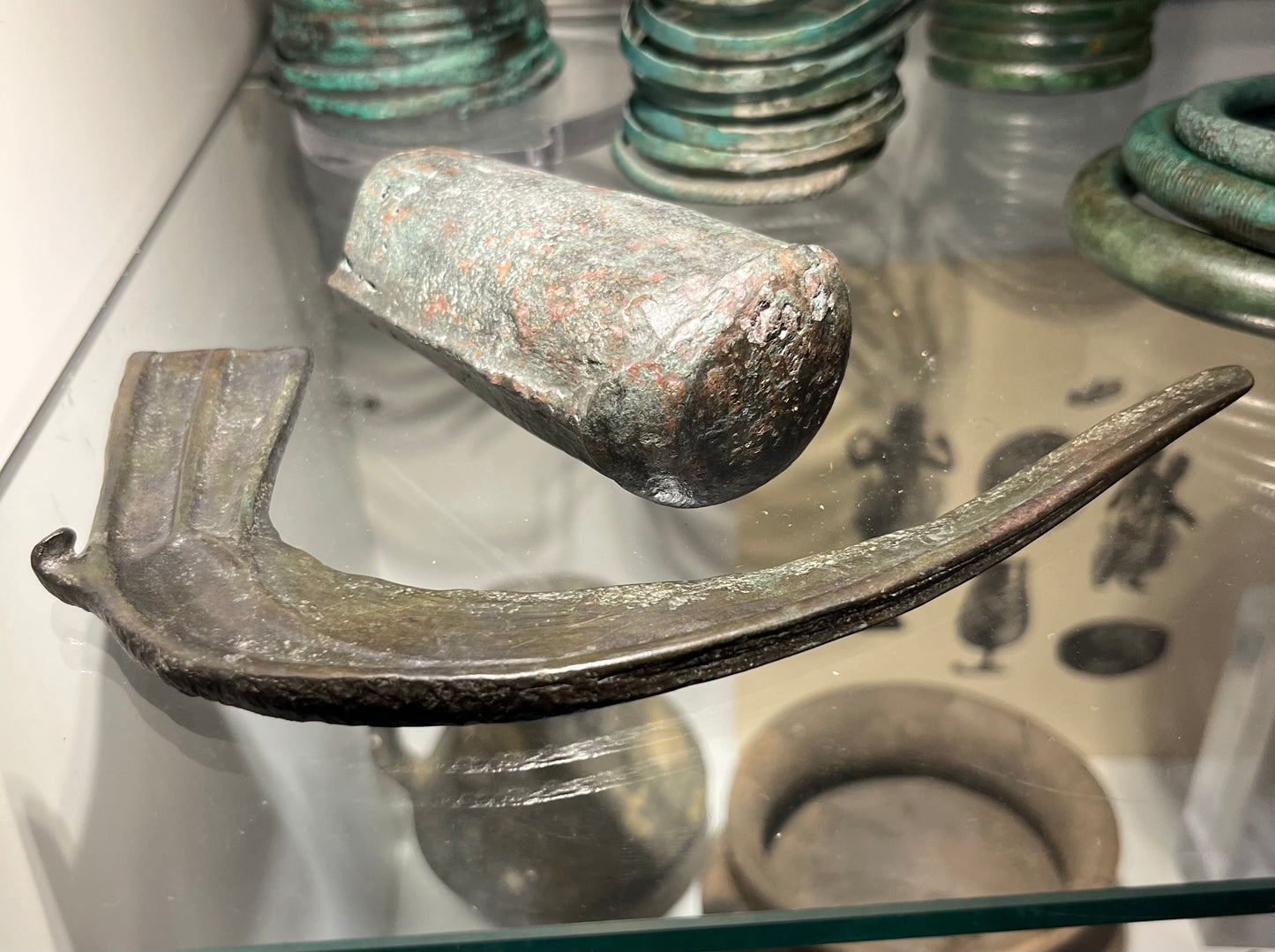 Lot Bronzezeit Bronzehammer und große Sichel