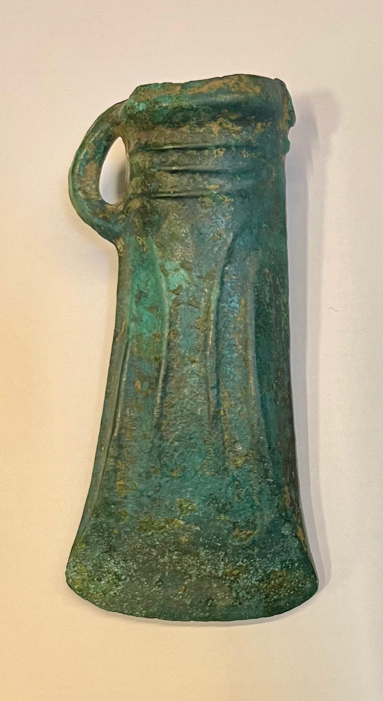 Verziertes Tüllenbeil