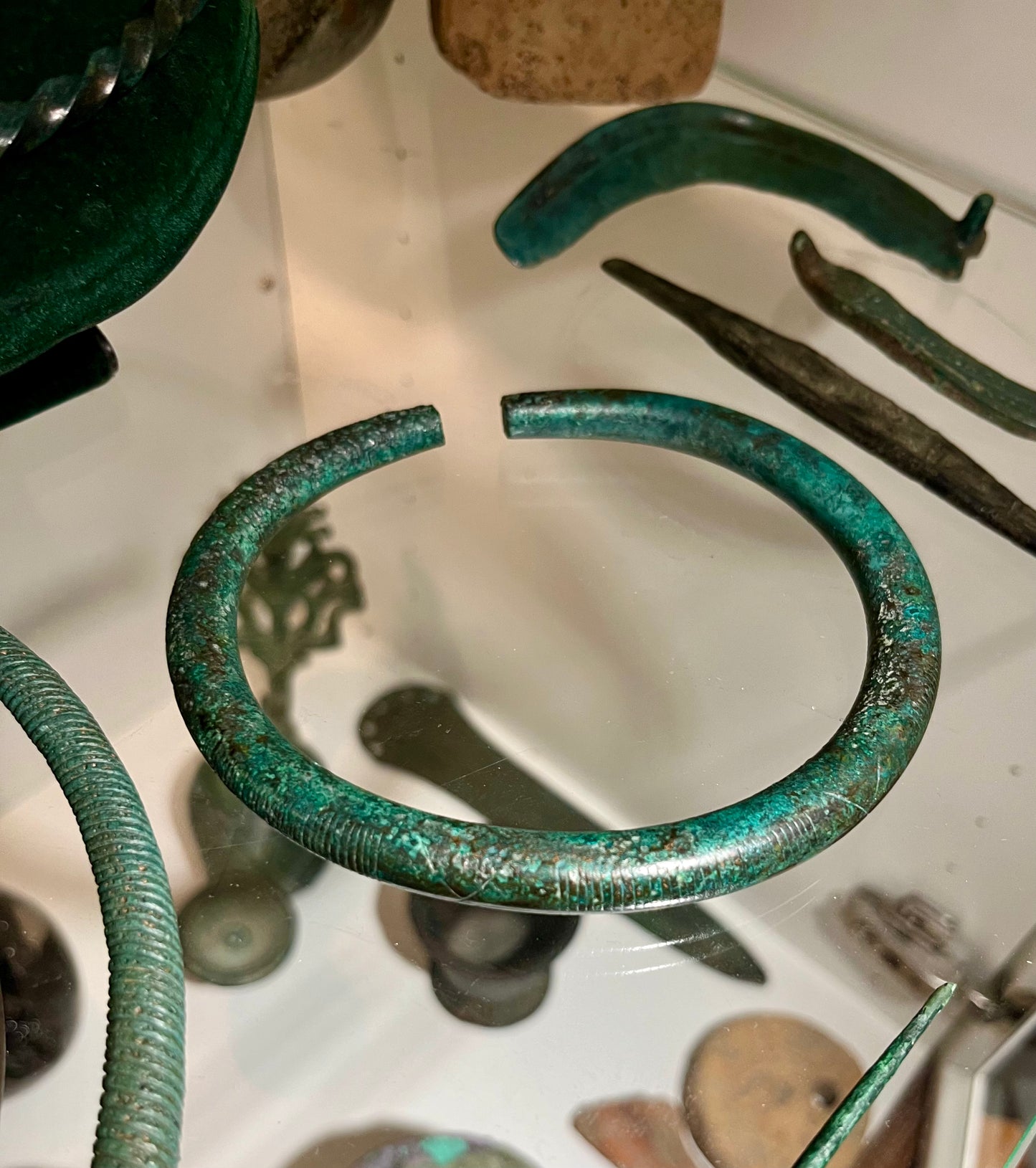 Monumentaler Fußring verziert Bronzezeit