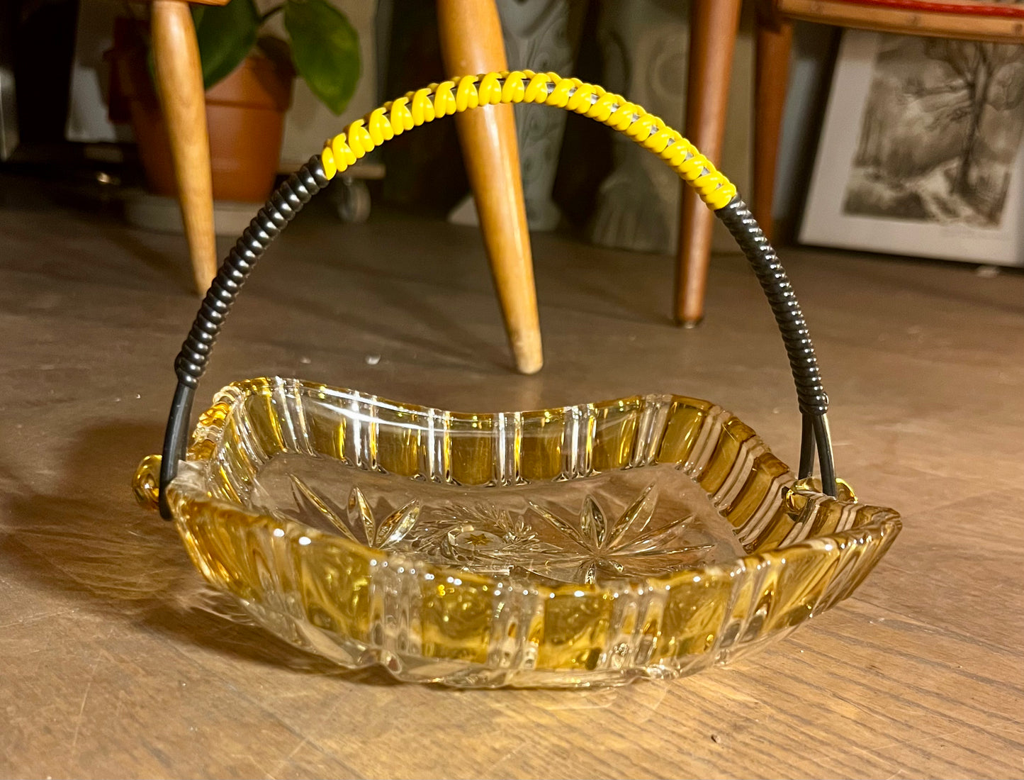 Vintage Mid Century Servierkörbchen Glas gelb