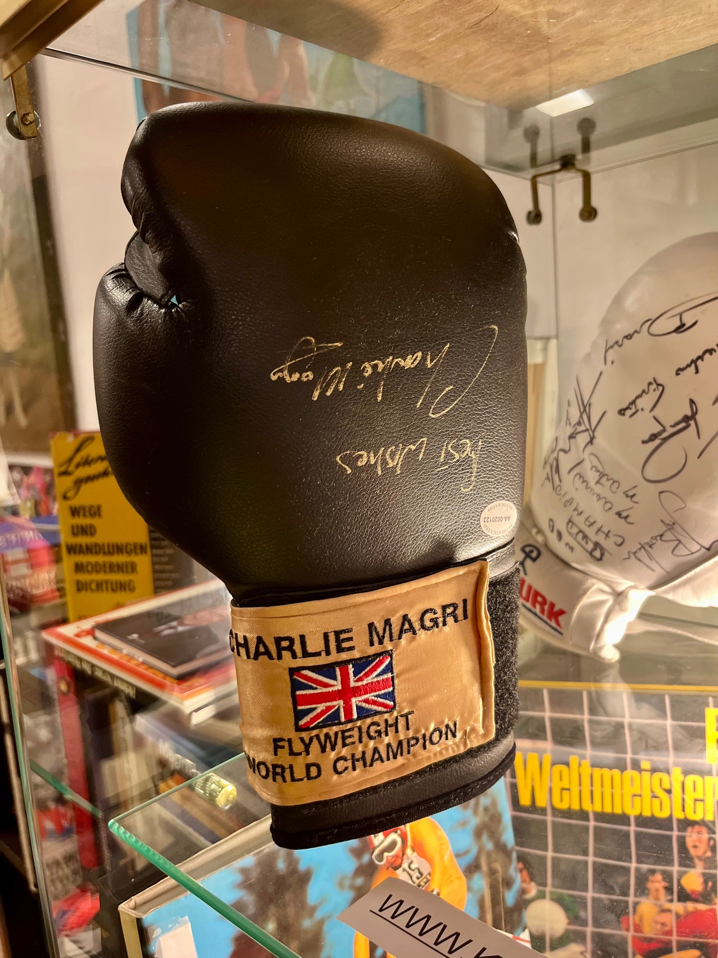 Original Charlie Magri Boxhandschuh signiert