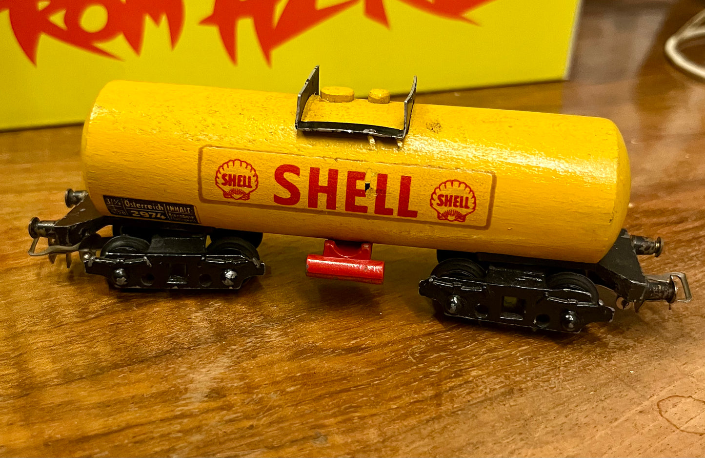 Vintage Maerklin H0 Tankwagen Shell Art. 2974 gelb Epoche III