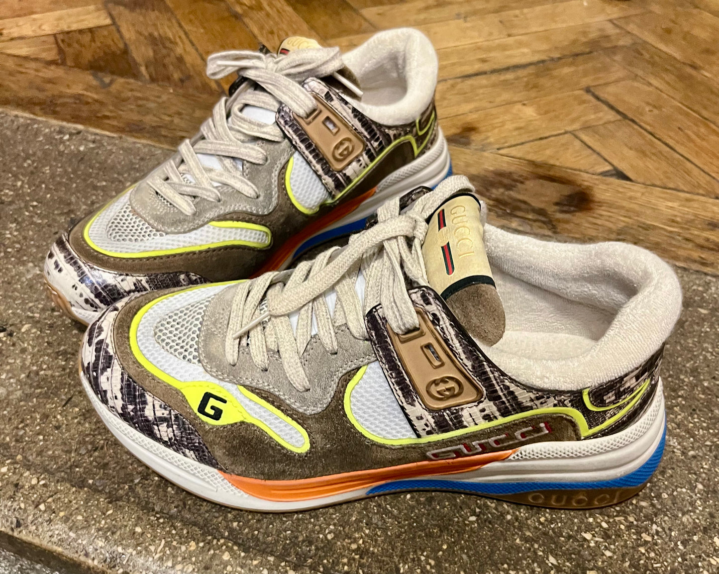 Gucci Vintage-Sneaker Größe 41 mit Neonakzenten