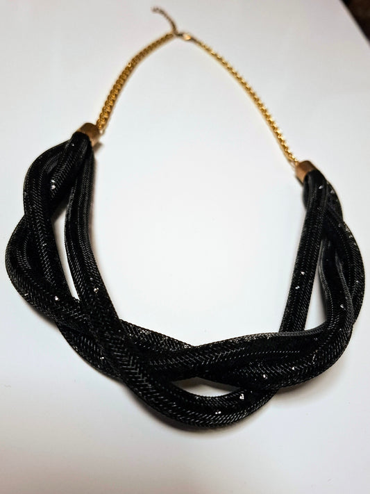 Schwarze gewebte Halskette