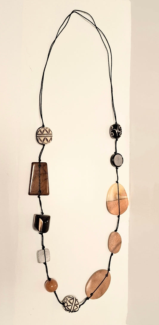 LONG WOOD MIX BEAD NECKLACE
