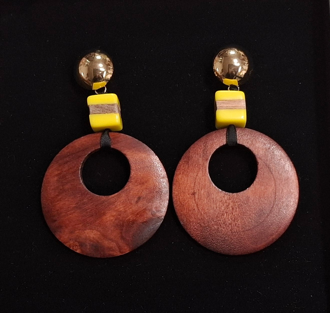 Übergroße Ohrringe