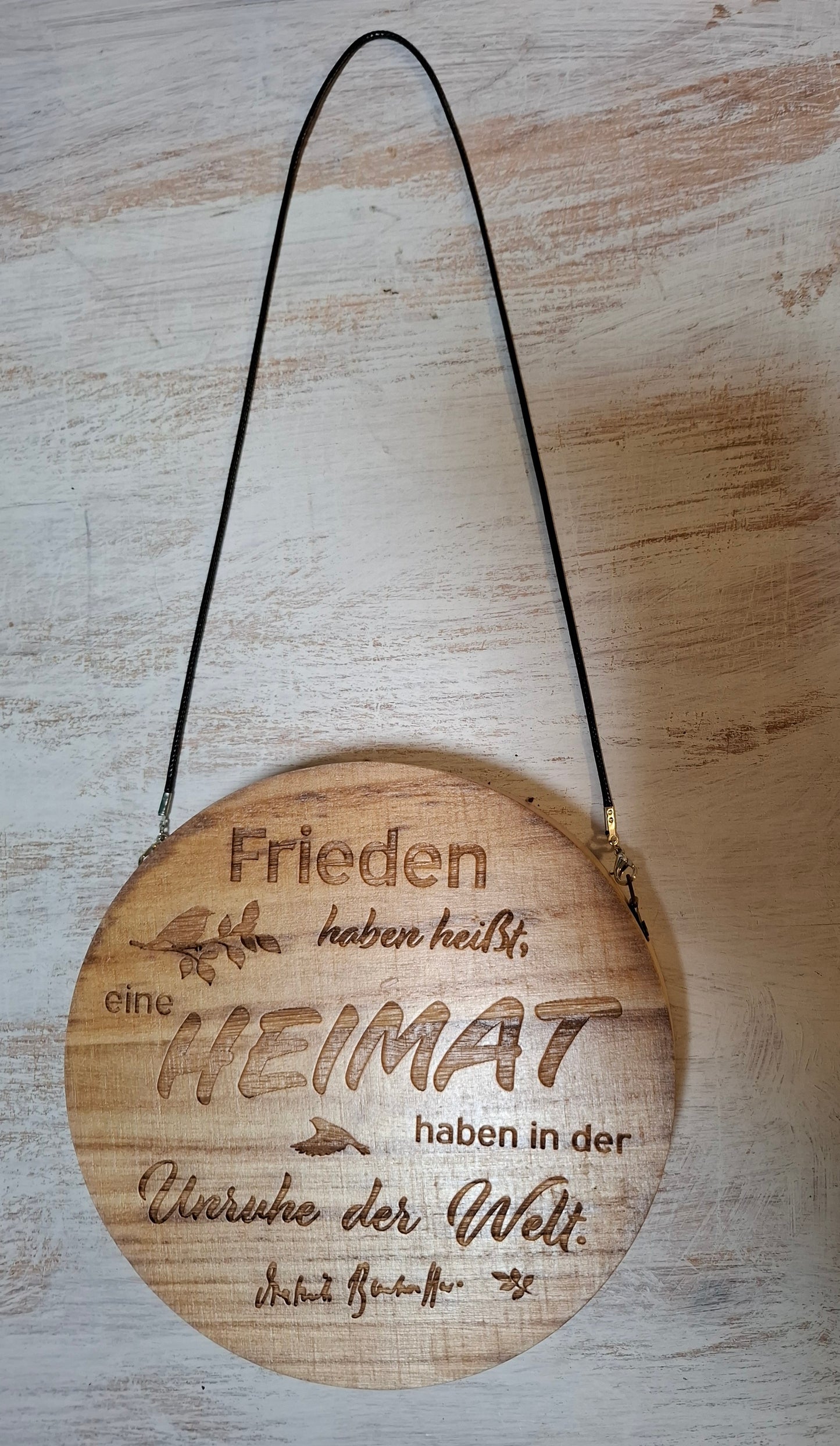 Frieden haben heißt, eine Heimat haben (Wandschmuck aus Holz)
