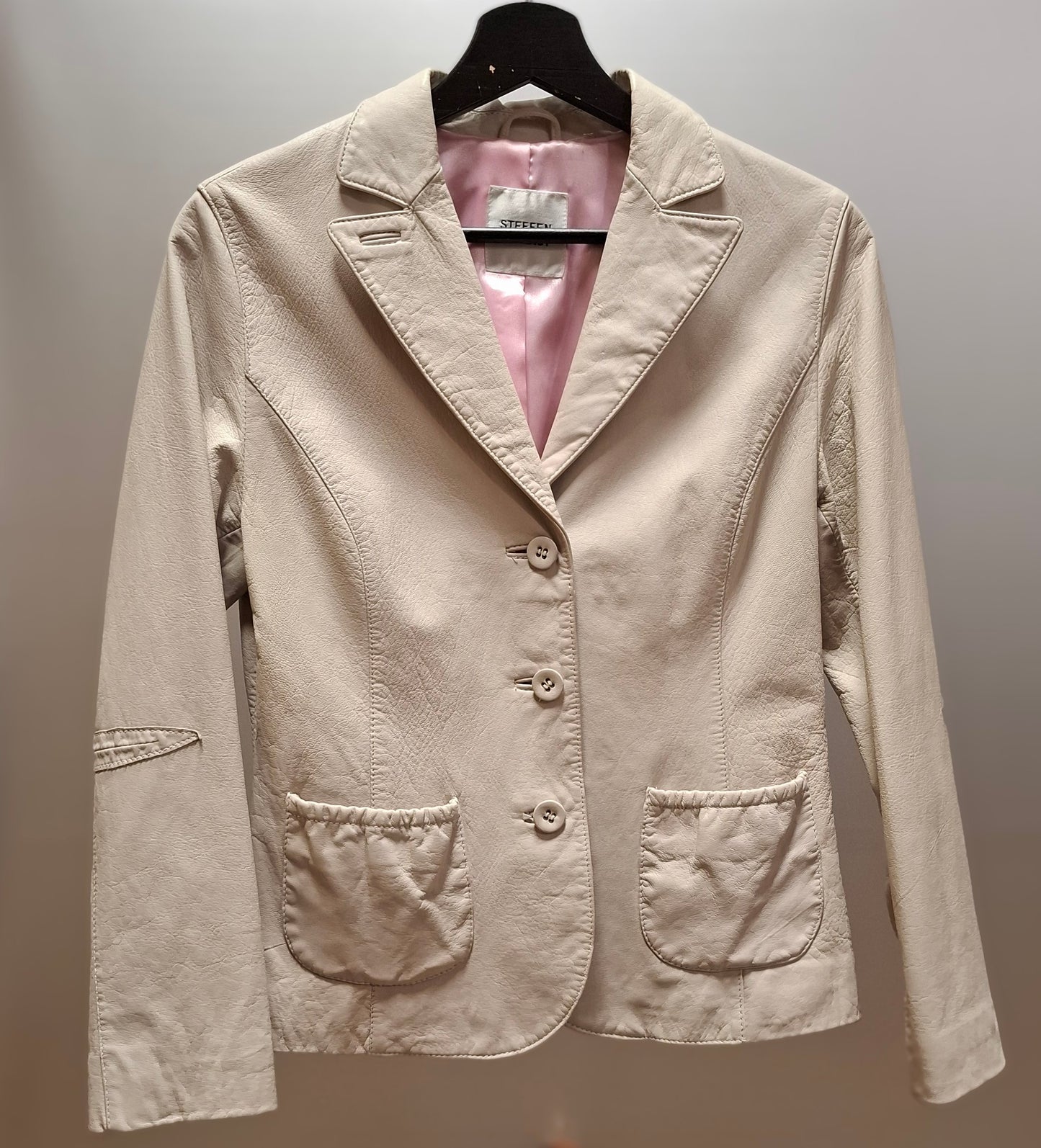 Cremefarbene Blazerjacke aus Leder mit rosa Futter von Steffen Schraut gr. 36