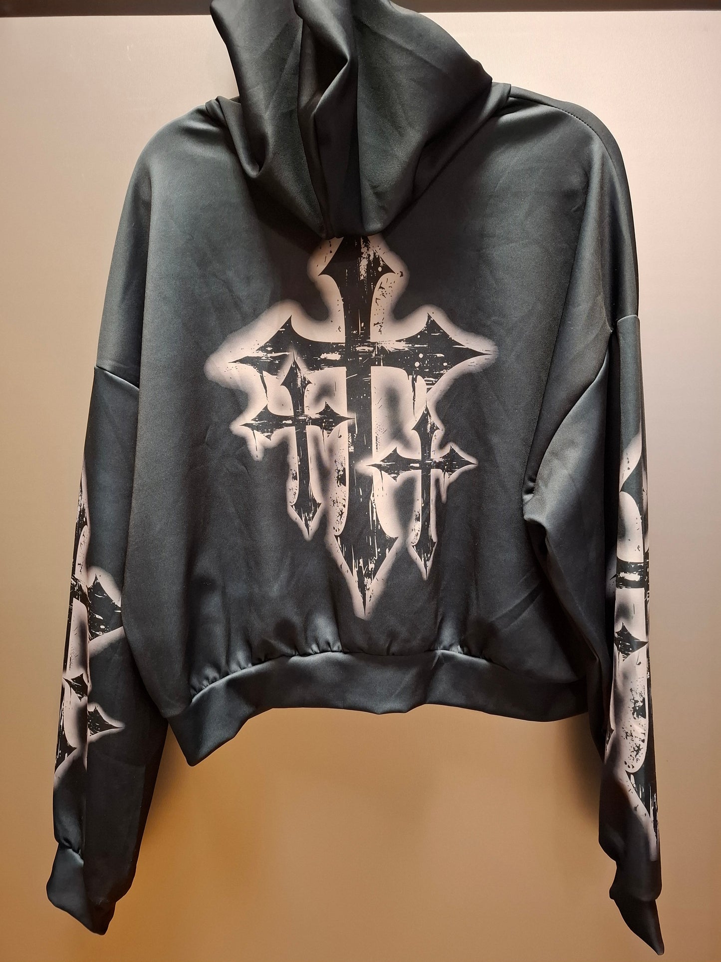 Hoodie mit Kreuzmotiven
