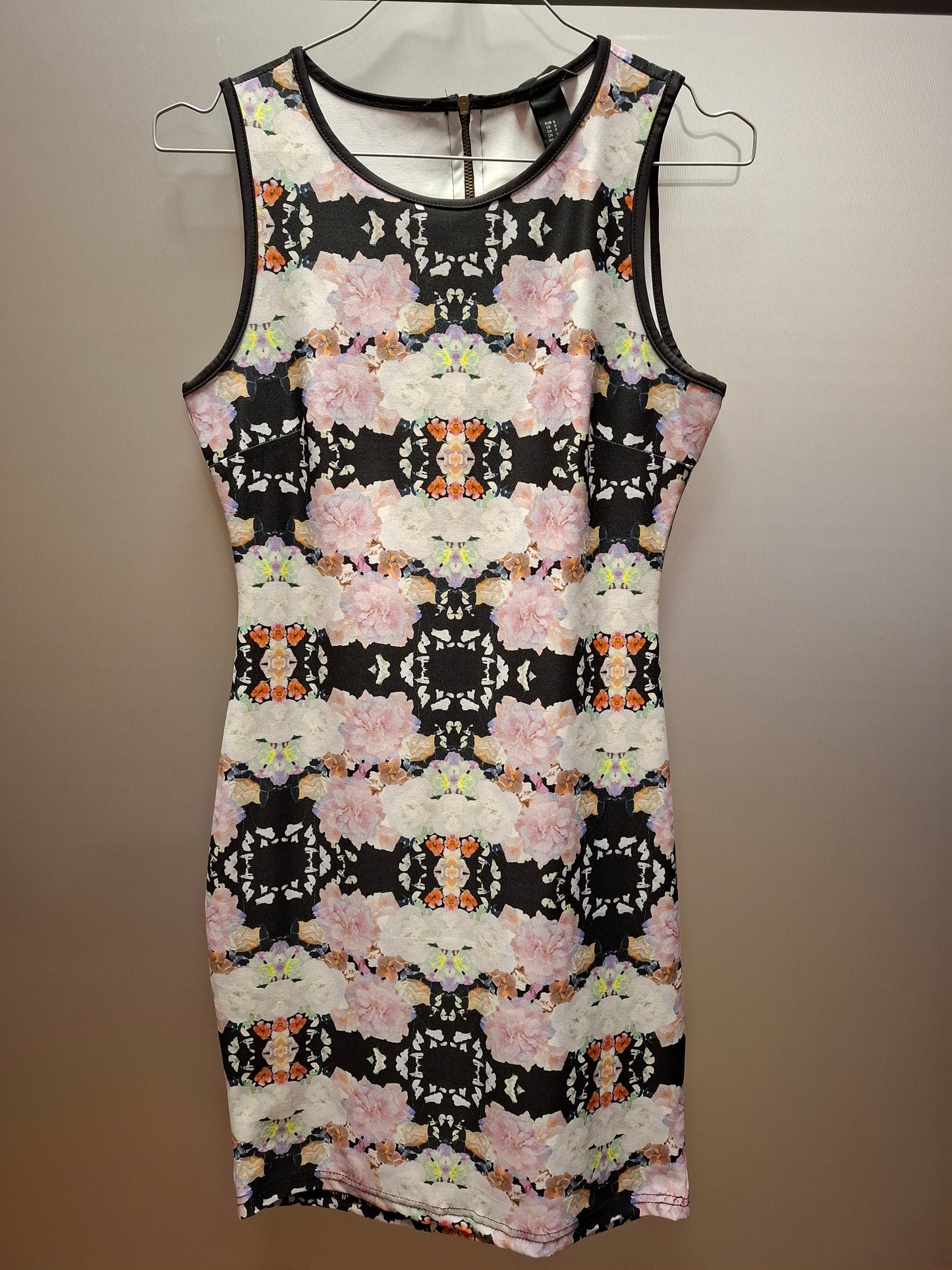 Kleid mit Kaleidoskop-Muster