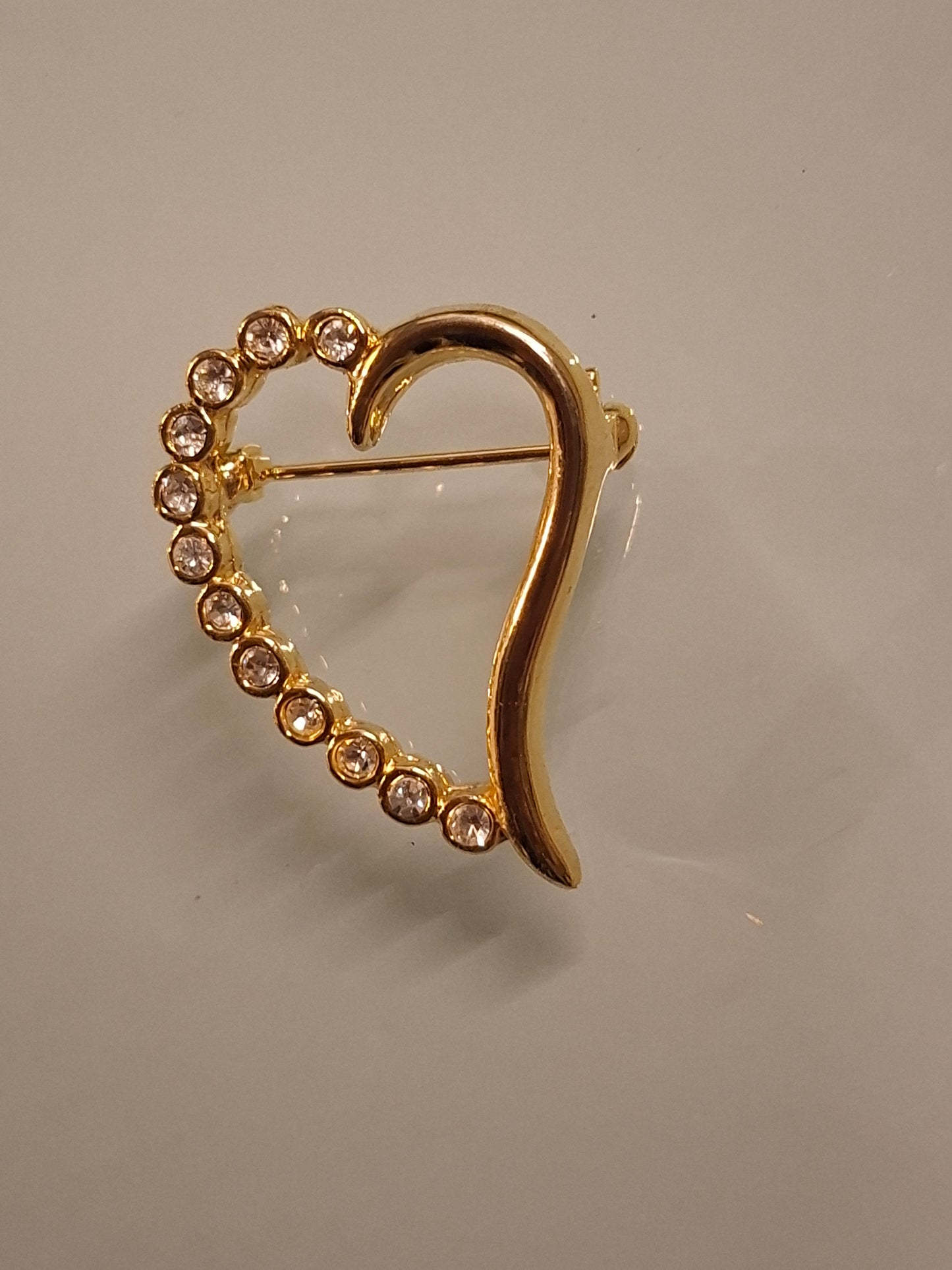 Vintage Herzbrosche mit klaren Strasssteinen 80's