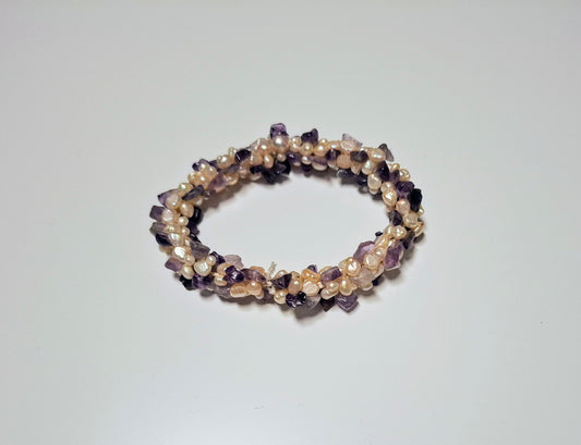 Amethyst- und Perlenarmband