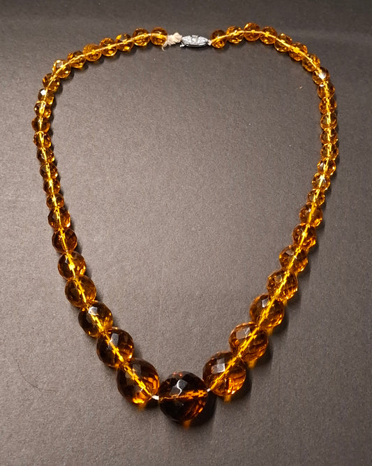 Vintage Bernsteinfarbene facettierte Glaskette