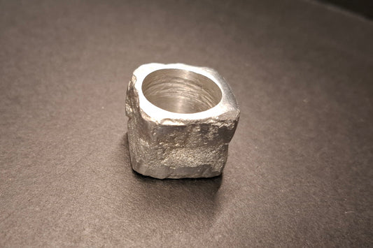 Handgefertigter Designer-Aluminiumring