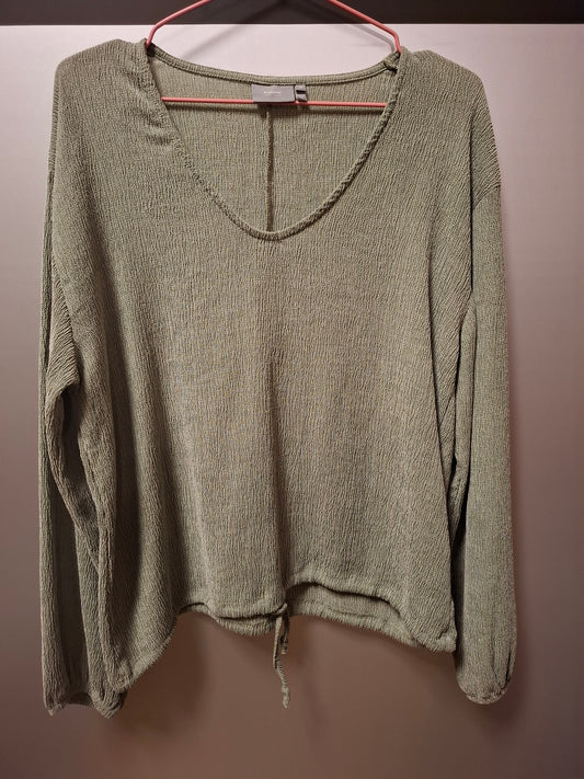 Lässiges grünes Langarmshirt