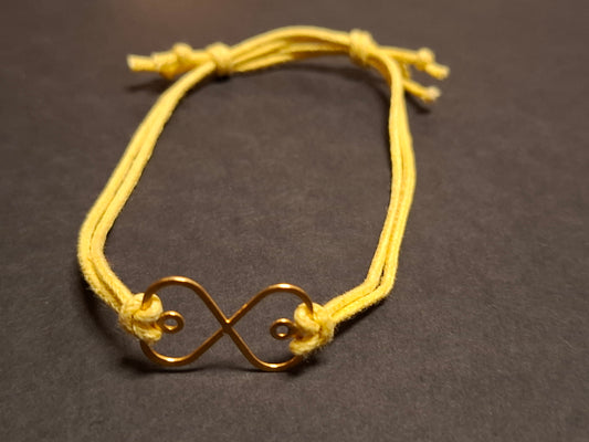 Gelbes Schnurarmband mit Unendlichkeit