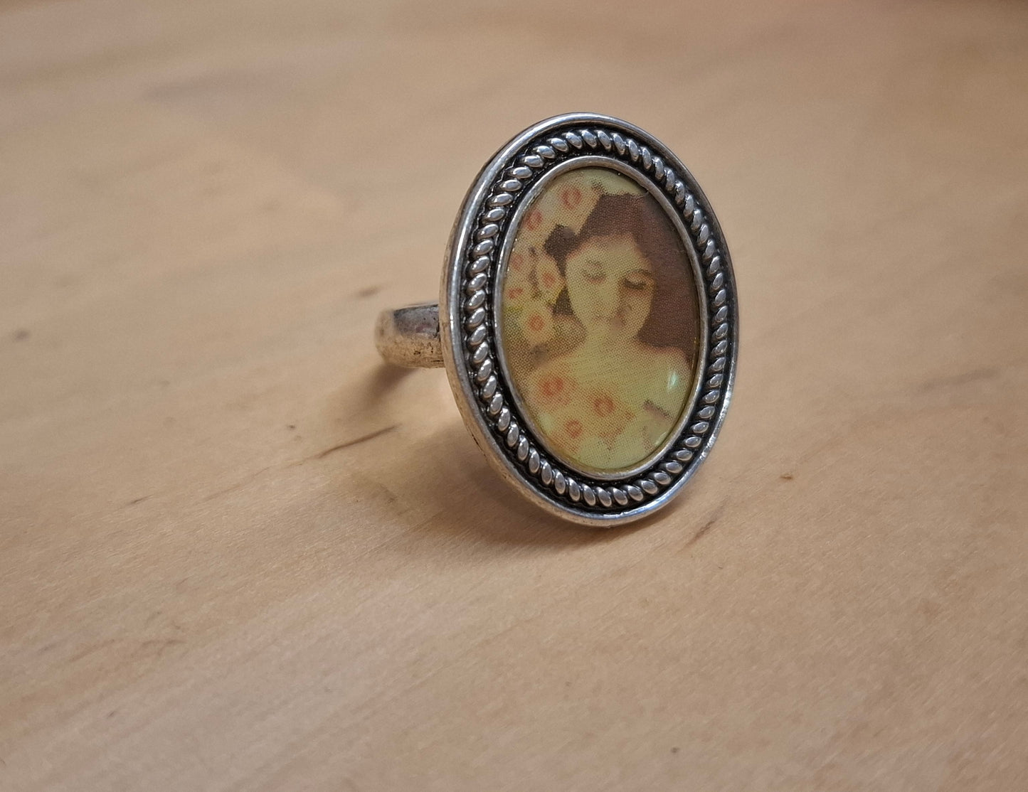 Modering mit Porträt