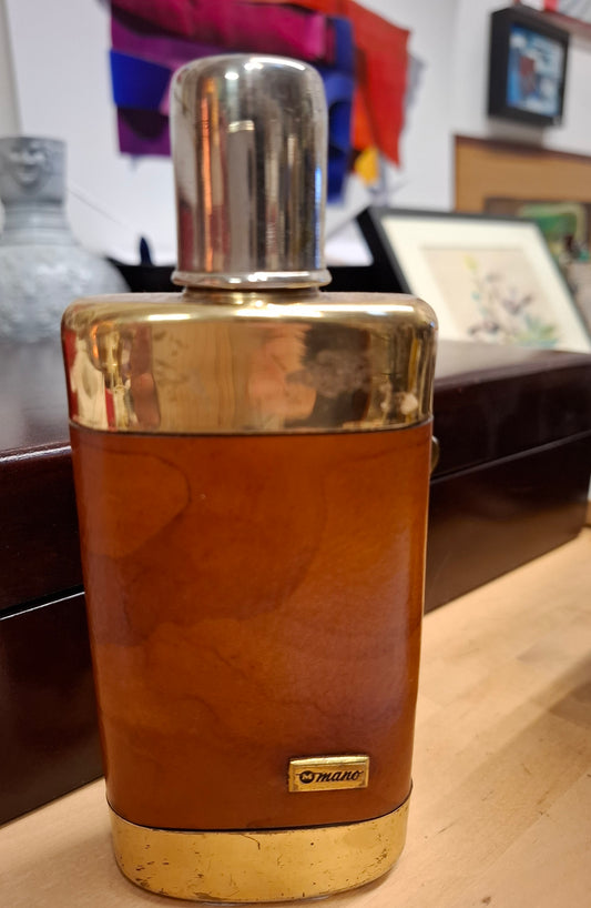 Kleine Retro-Flasche aus gemischtem Material