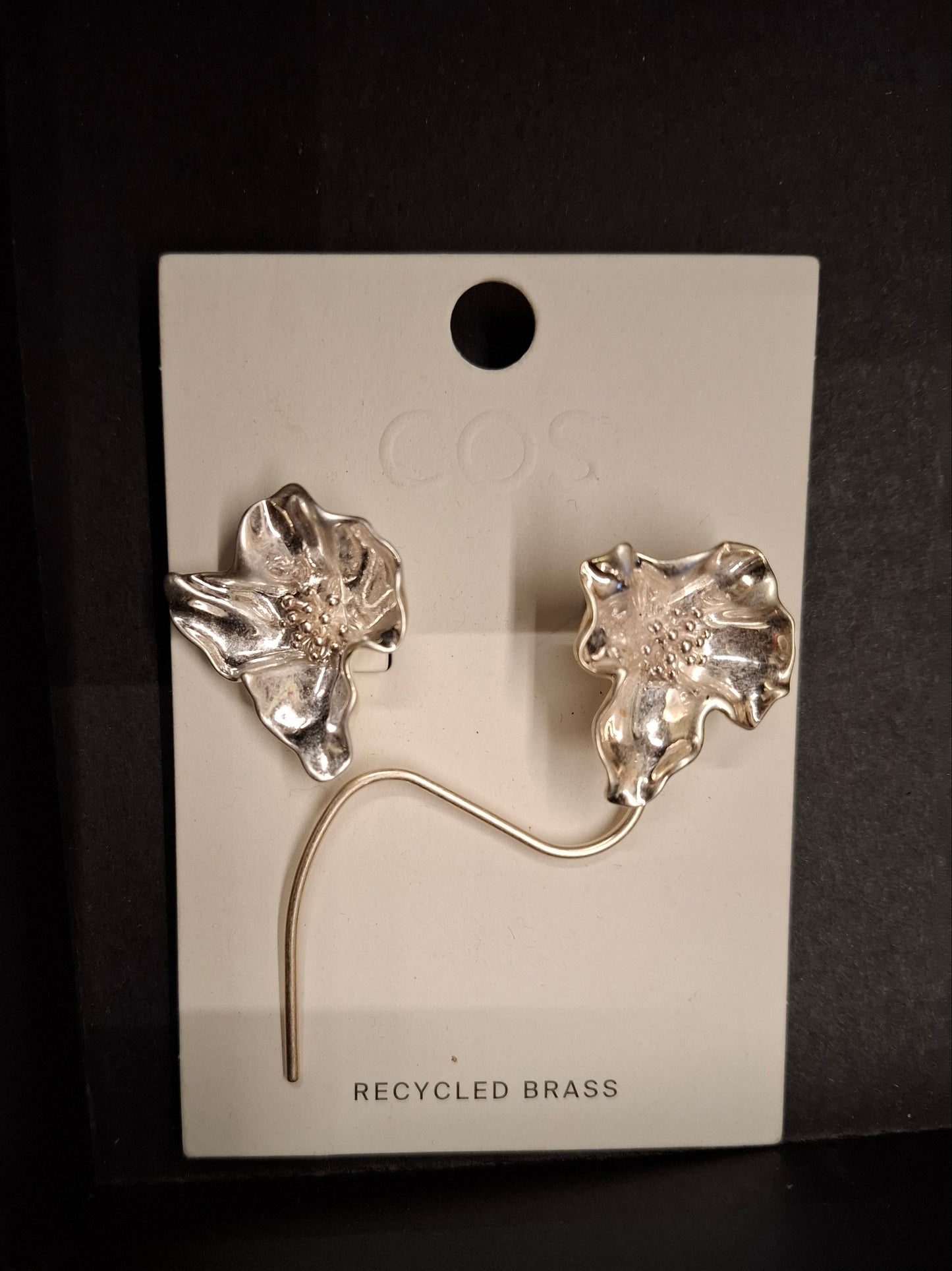 Orecchini earings von COS recycled brass