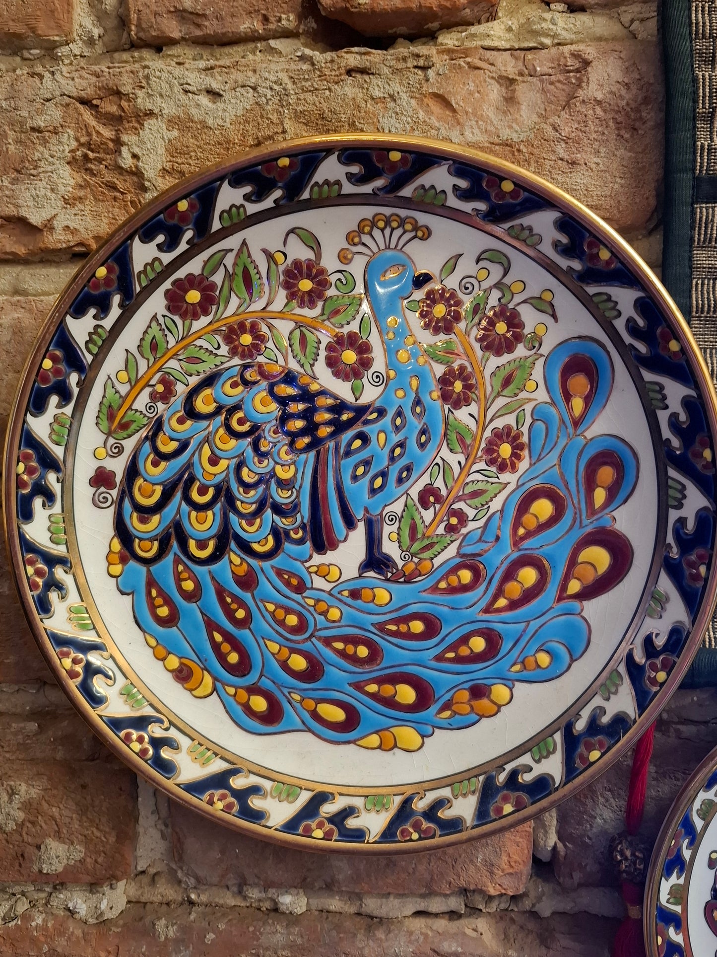 Dekorativer Pfauen-Wandteller