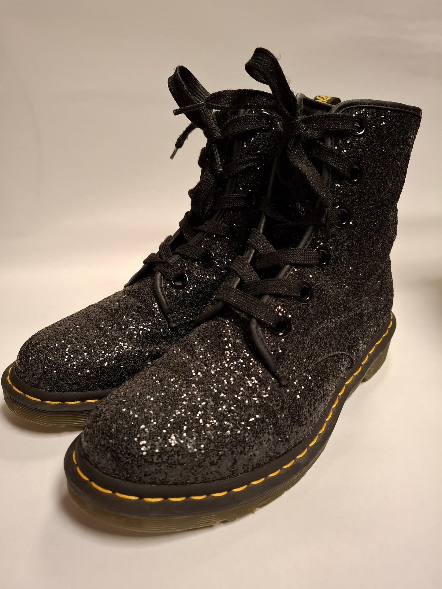 Schwarze Glitzer Dr. Martens Gr 43
