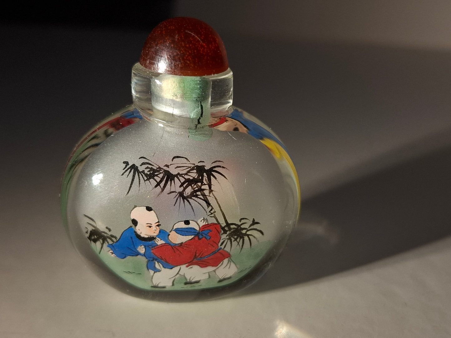 Chinese reverse painted glass snuff bottle