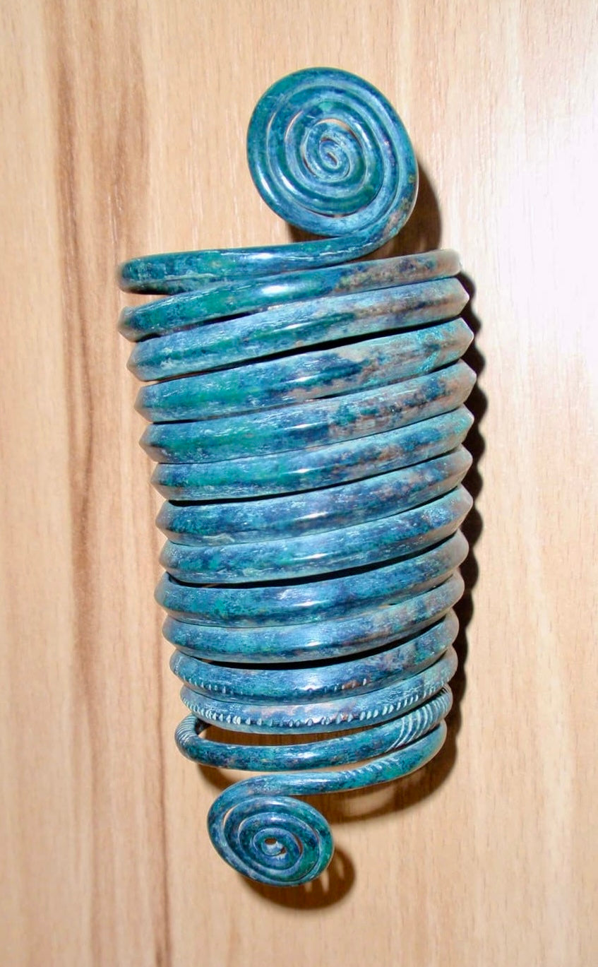 Bronzezeit Armspirale – Mehrfach gewickelt mit Spiralenden, ca. 1200–800 v. Chr.