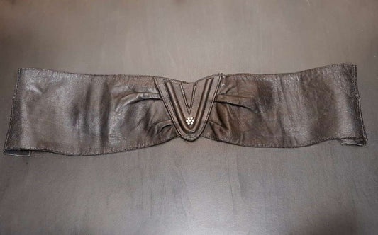 Vintage Gürtel aus weichem Leder mit V Verzierung