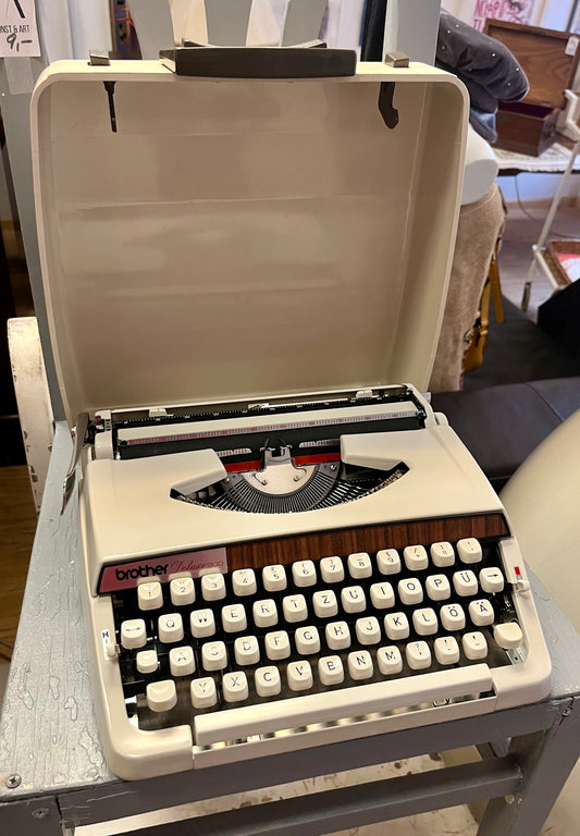 Vintage Reiseschreibmaschine