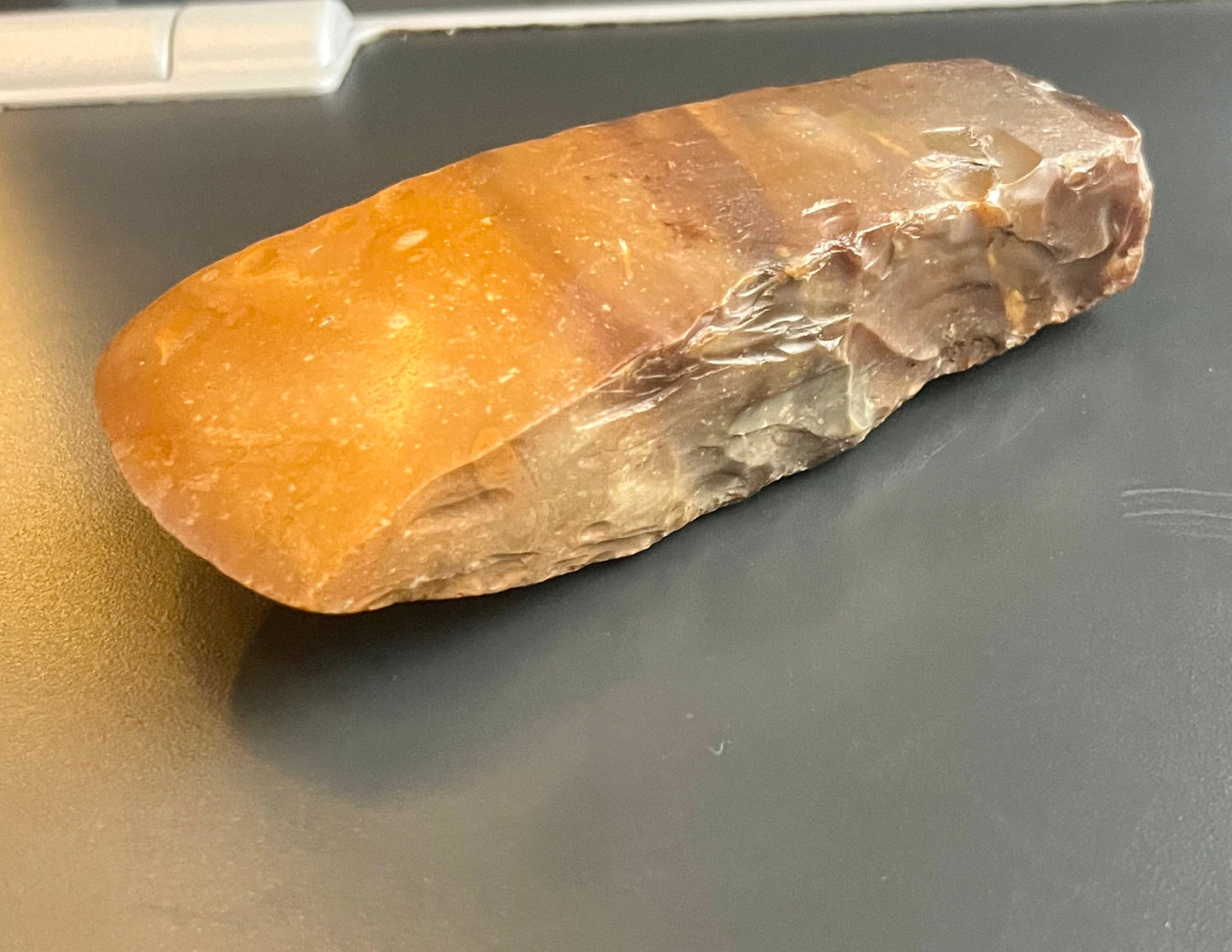 Neolithisches Feuersteinbeil (Silex) — Dicknackige Form, Privatsammlung